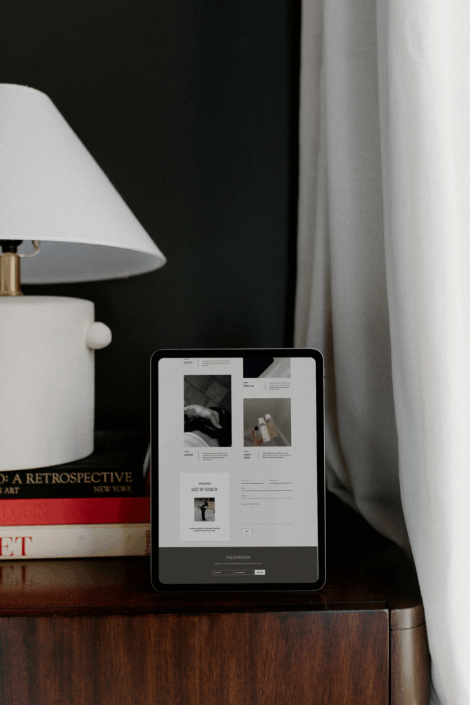 Illustration explaining custom vs template website structure and customization options